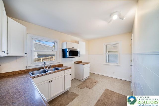 325 East Saucon Street, Hellertown Boro, PA 18055