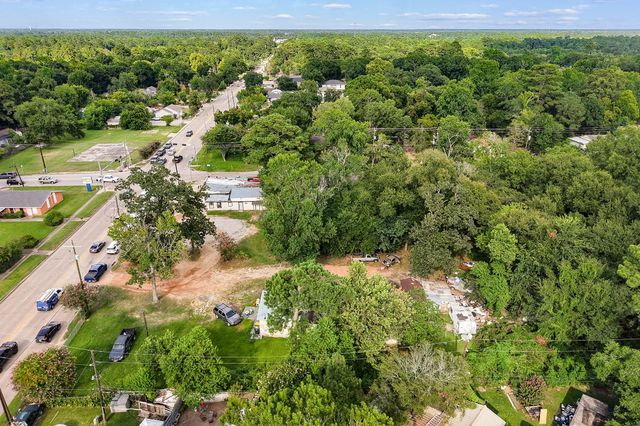 425 Silverdale Dr, Conroe, TX 77301