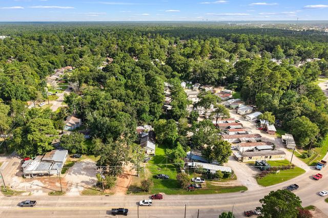 425 Silverdale Dr, Conroe, TX 77301