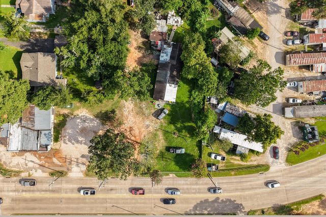 425 Silverdale Dr, Conroe, TX 77301