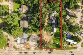 425 Silverdale Dr, Conroe, TX 77301
