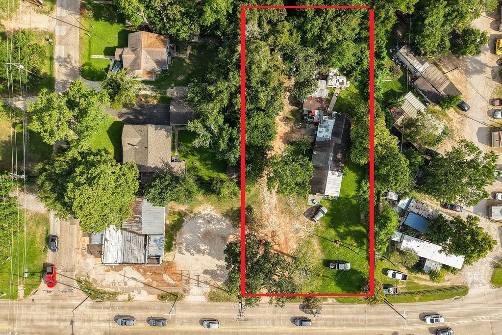 425 Silverdale Dr, Conroe, TX 77301