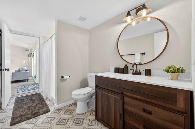 4705 FOXSHIRE CIRCLE, Tampa, FL 33624