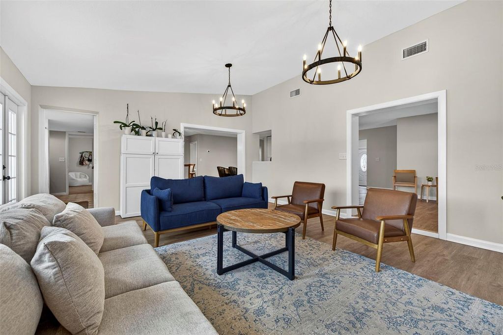 Image 11 of property listing at 4705 FOXSHIRE CIRCLE, Tampa, FL 33624