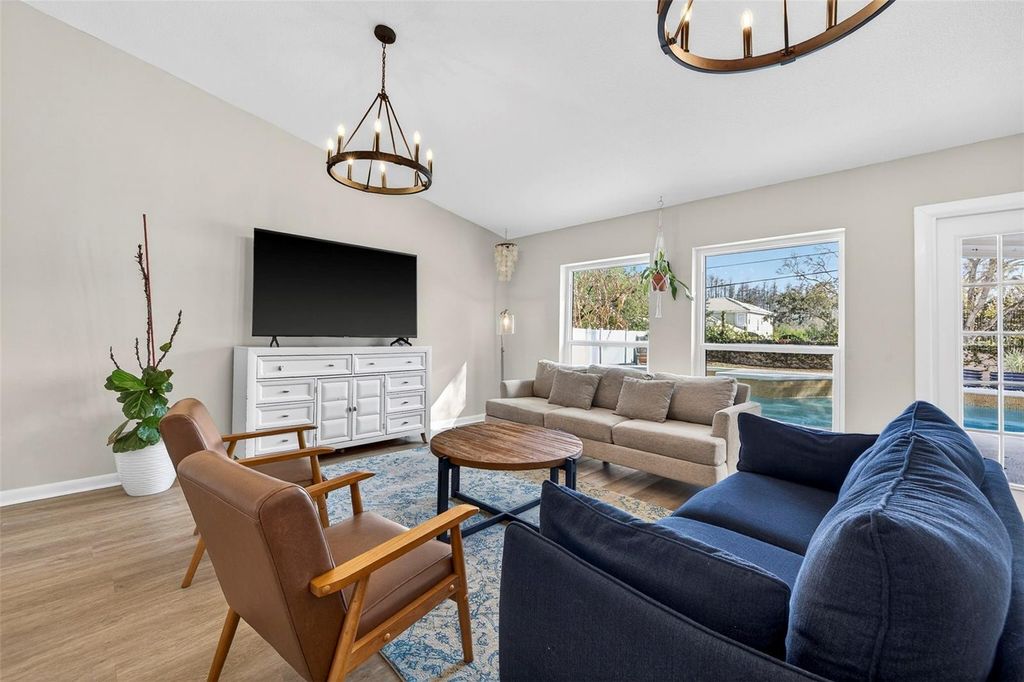 Image 12 of property listing at 4705 FOXSHIRE CIRCLE, Tampa, FL 33624