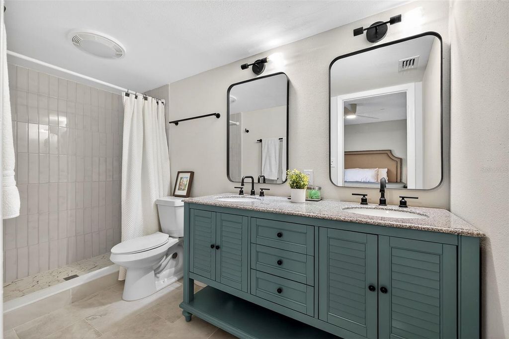 Image 14 of property listing at 4705 FOXSHIRE CIRCLE, Tampa, FL 33624