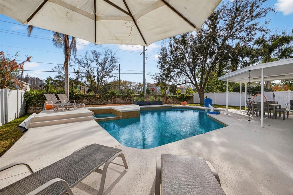 Image 21 of property listing at 4705 FOXSHIRE CIRCLE, Tampa, FL 33624