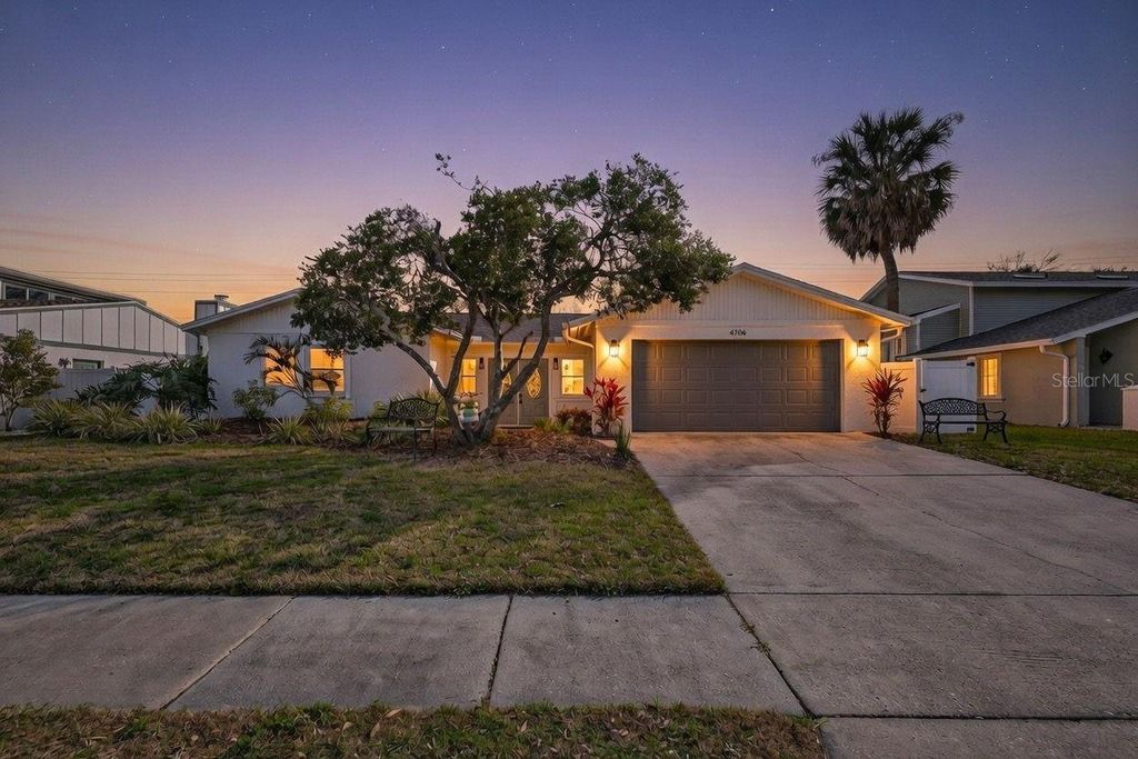 Image 26 of property listing at 4705 FOXSHIRE CIRCLE, Tampa, FL 33624