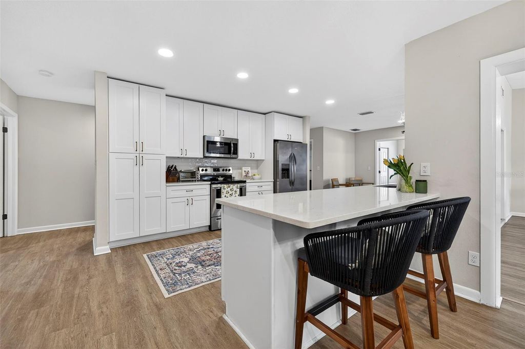 Image 6 of property listing at 4705 FOXSHIRE CIRCLE, Tampa, FL 33624