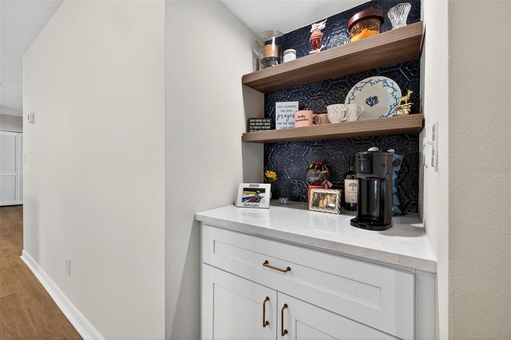 Image 7 of property listing at 4705 FOXSHIRE CIRCLE, Tampa, FL 33624