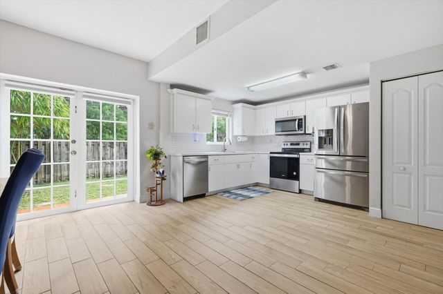 5880 SW 99th Terrace, Cooper City, FL 33328
