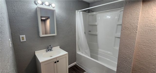 638 Robbins Avenue, Niles, OH 44446