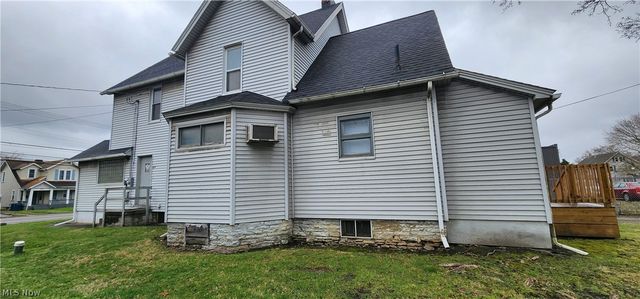 638 Robbins Avenue, Niles, OH 44446