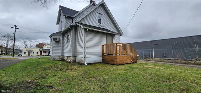 638 Robbins Avenue, Niles, OH 44446