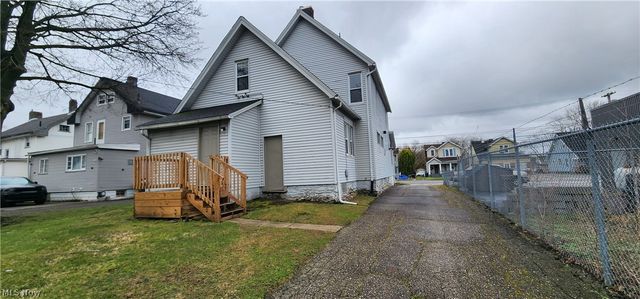 638 Robbins Avenue, Niles, OH 44446