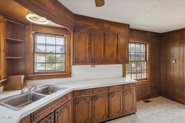 279 Chapel Street, Weber City, VA 24290