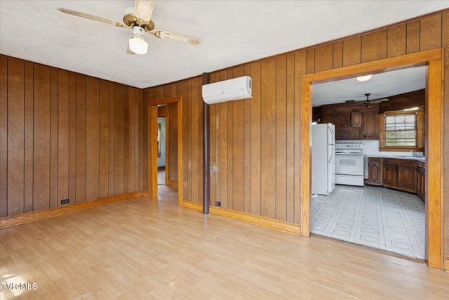 279 Chapel Street, Weber City, VA 24290