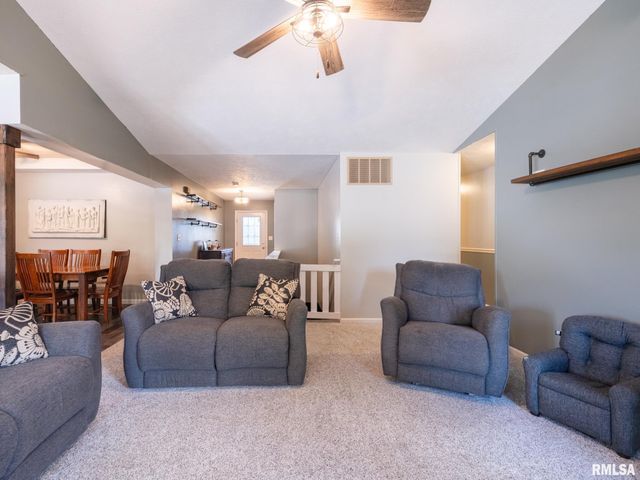 1909 COBBLESTONE Street, Washington, IL 61571