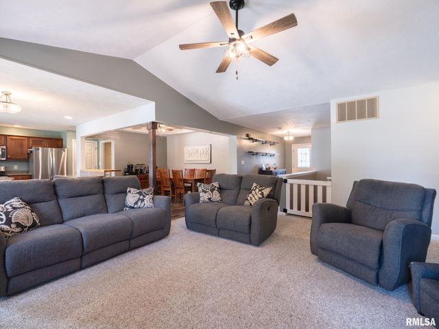 1909 COBBLESTONE Street, Washington, IL 61571