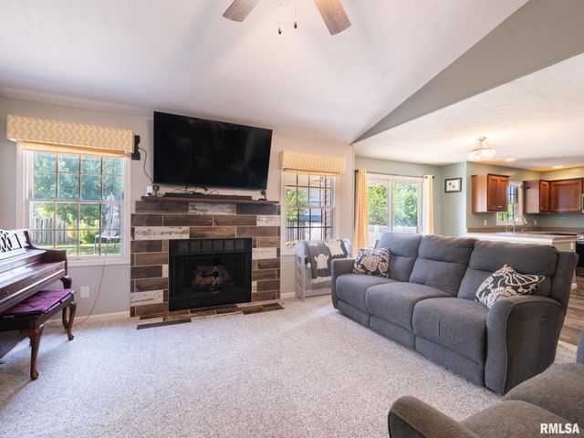 1909 COBBLESTONE Street, Washington, IL 61571