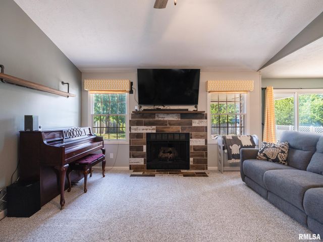 1909 COBBLESTONE Street, Washington, IL 61571