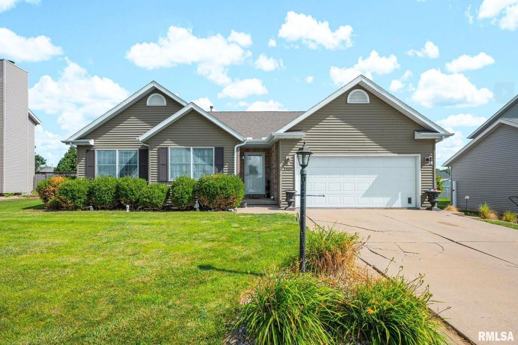 1909 COBBLESTONE Street, Washington, IL 61571