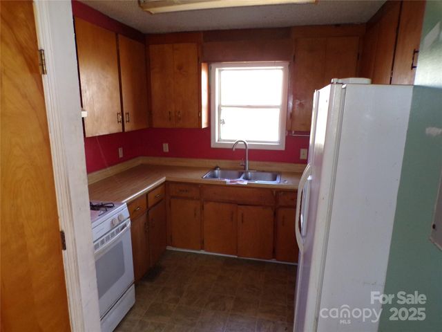 75 Bradley Turn, Mill Spring, NC 28756