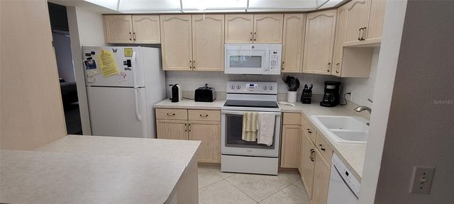 1211 CAPRI ISLES BOULEVARD 144, Venice, FL 34292