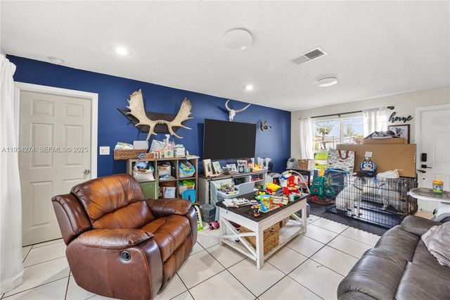 11301 NW 32nd Pl, Sunrise, FL 33323