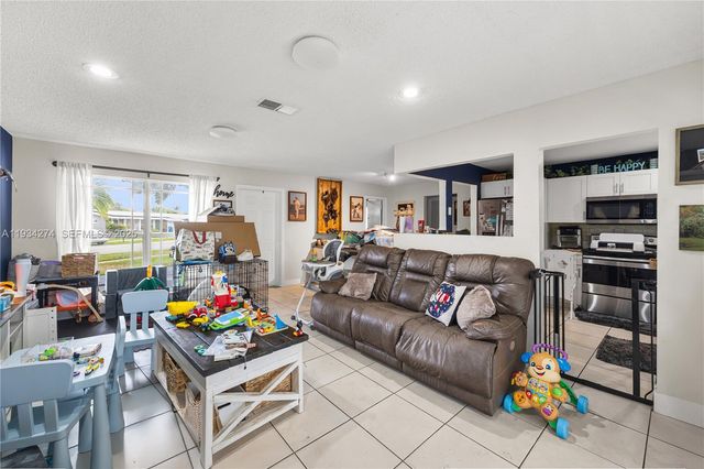 11301 NW 32nd Pl, Sunrise, FL 33323