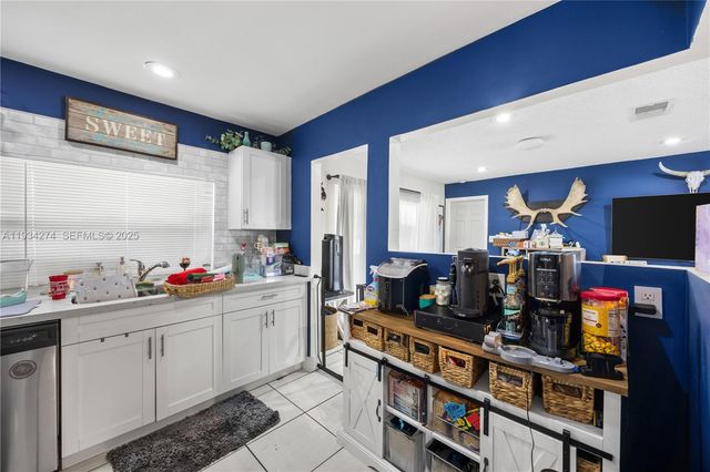 11301 NW 32nd Pl, Sunrise, FL 33323