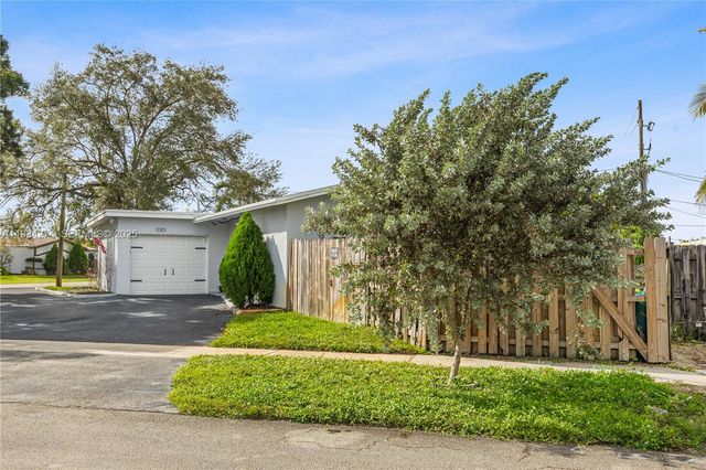 11301 NW 32nd Pl, Sunrise, FL 33323