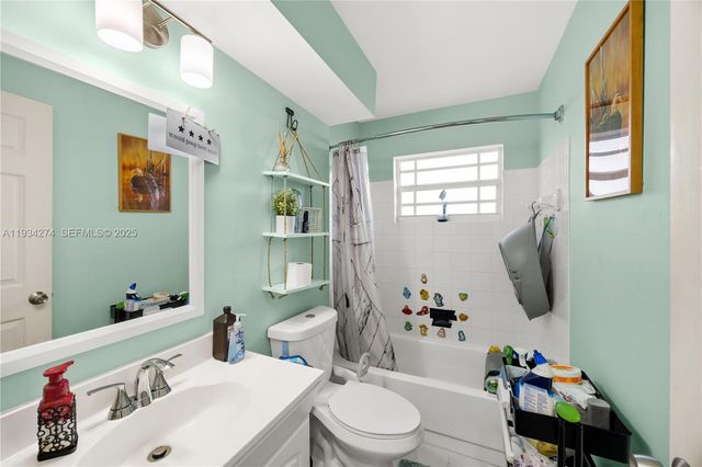 11301 NW 32nd Pl, Sunrise, FL 33323