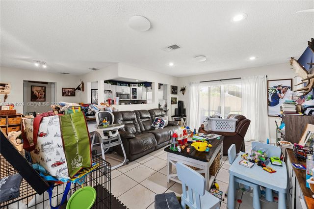 11301 NW 32nd Pl, Sunrise, FL 33323