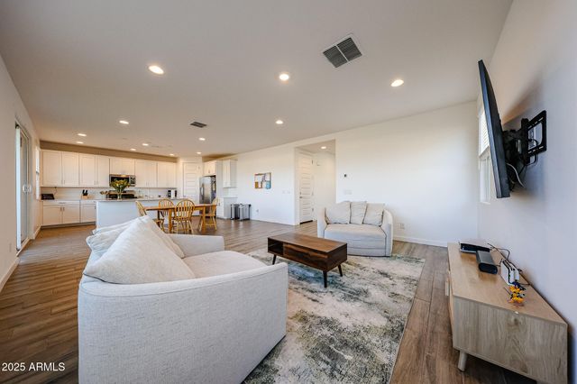 8334 E PALOMA Avenue, Mesa, AZ 85212