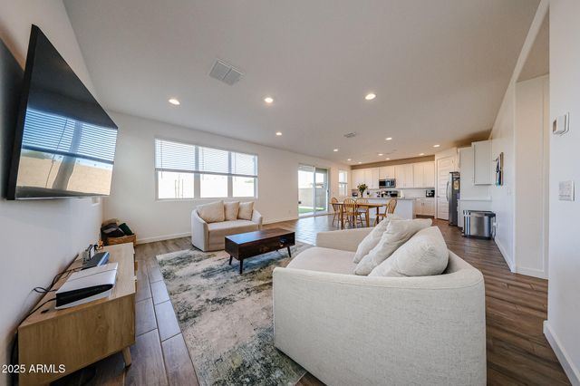 8334 E PALOMA Avenue, Mesa, AZ 85212