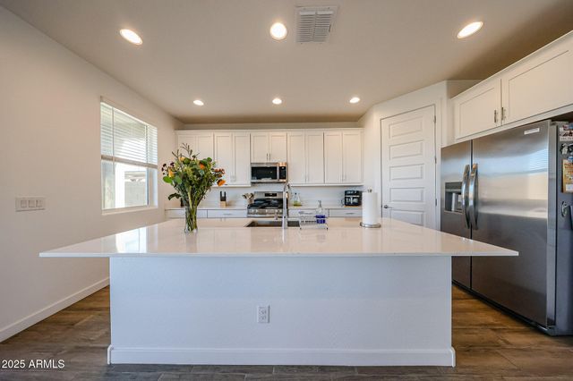 8334 E PALOMA Avenue, Mesa, AZ 85212