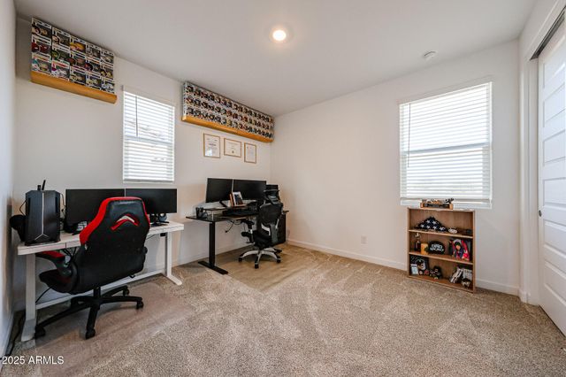 8334 E PALOMA Avenue, Mesa, AZ 85212