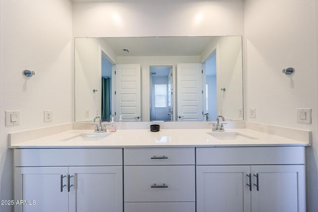 8334 E PALOMA Avenue, Mesa, AZ 85212