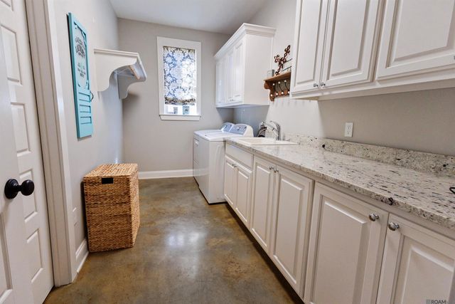 11081 Toria Ln, St Amant, LA 70774