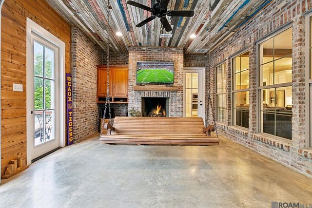 11081 Toria Ln, St Amant, LA 70774