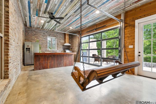 11081 Toria Ln, St Amant, LA 70774