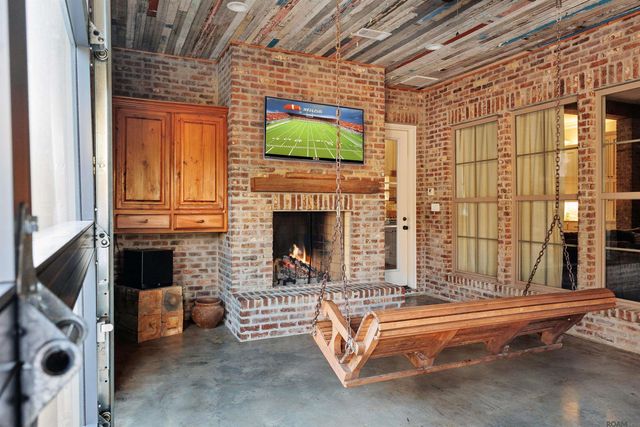 11081 Toria Ln, St Amant, LA 70774