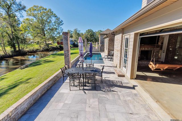 11081 Toria Ln, St Amant, LA 70774