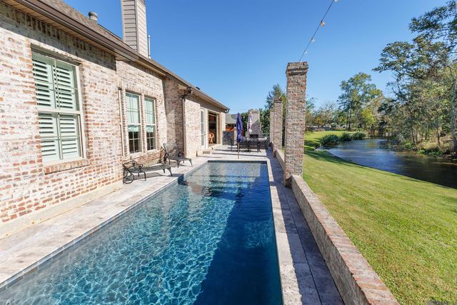 11081 Toria Ln, St Amant, LA 70774