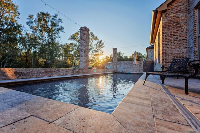 11081 Toria Ln, St Amant, LA 70774