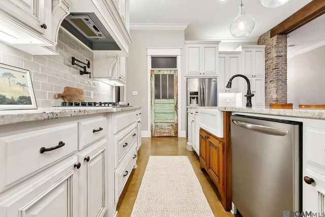 11081 Toria Ln, St Amant, LA 70774