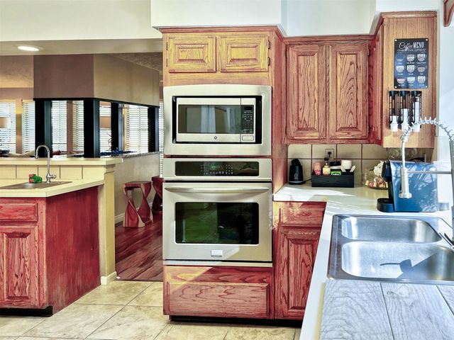 12510 Millvan Drive, Houston, TX 77070