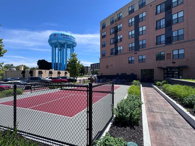 122 E Northwest Highway 612, Mount Prospect, IL 60056
