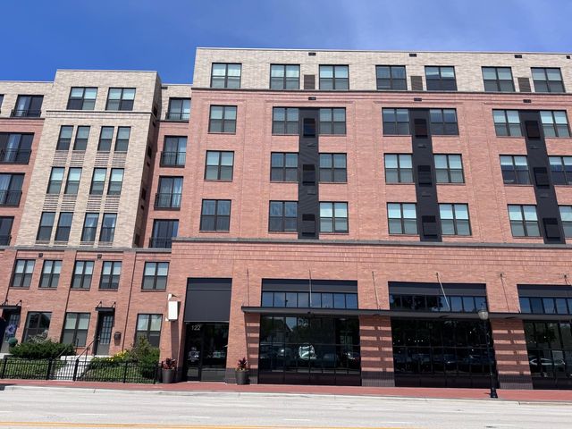 122 E Northwest Highway 612, Mount Prospect, IL 60056